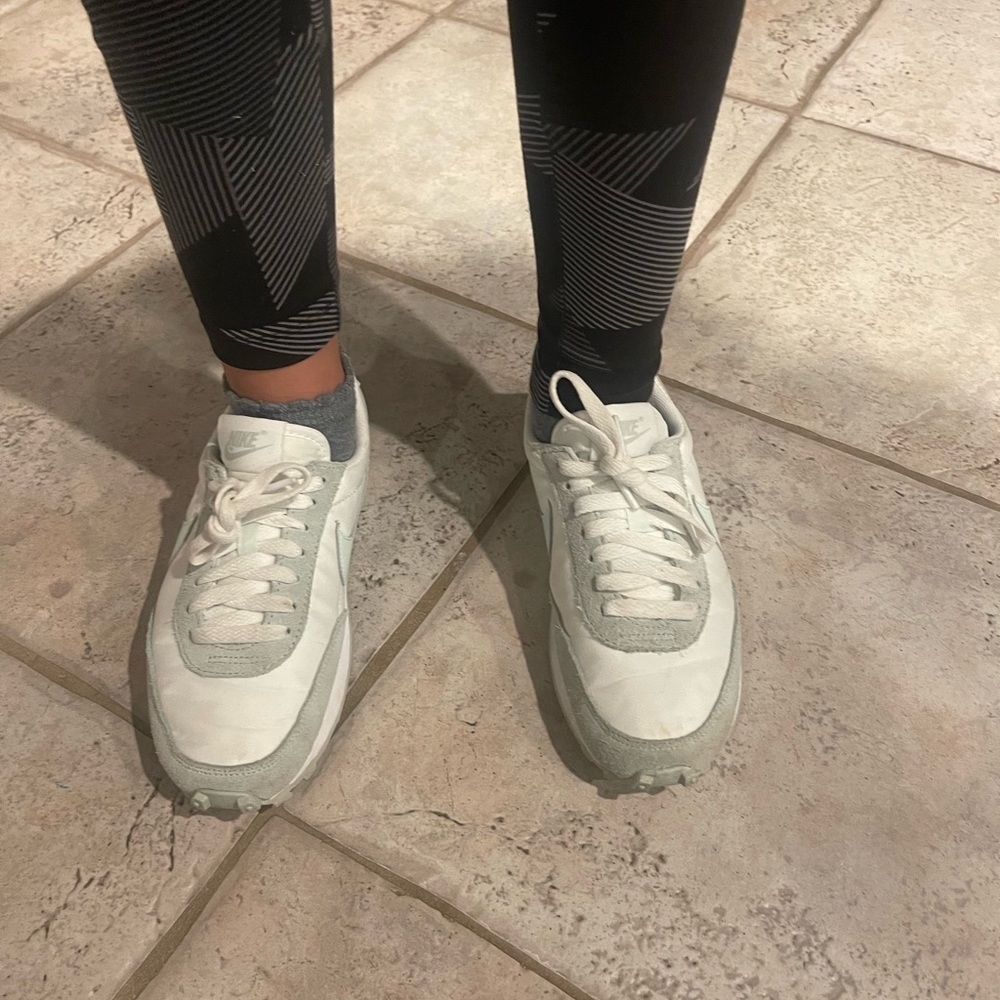 Nike shoes - Picture 6 of 6